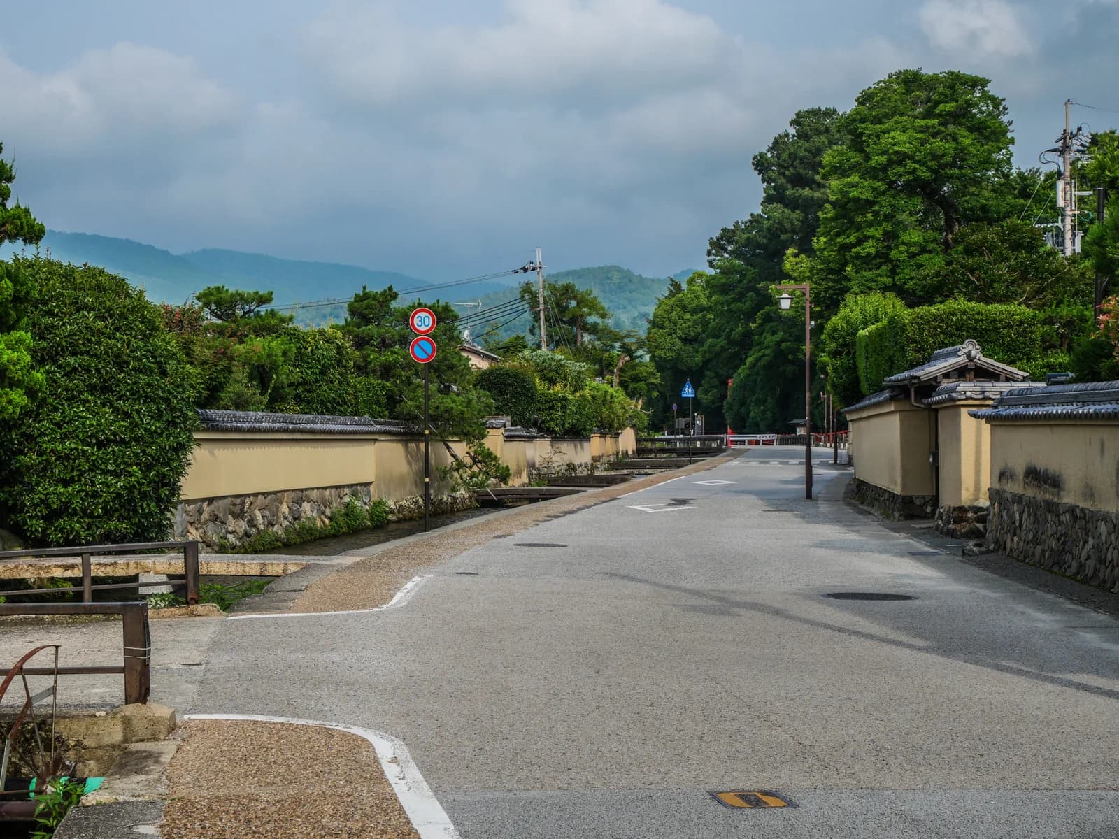 【京都府】京都市・上賀茂社家町の風景(再建築不可・接道に関する記事のイメージ)