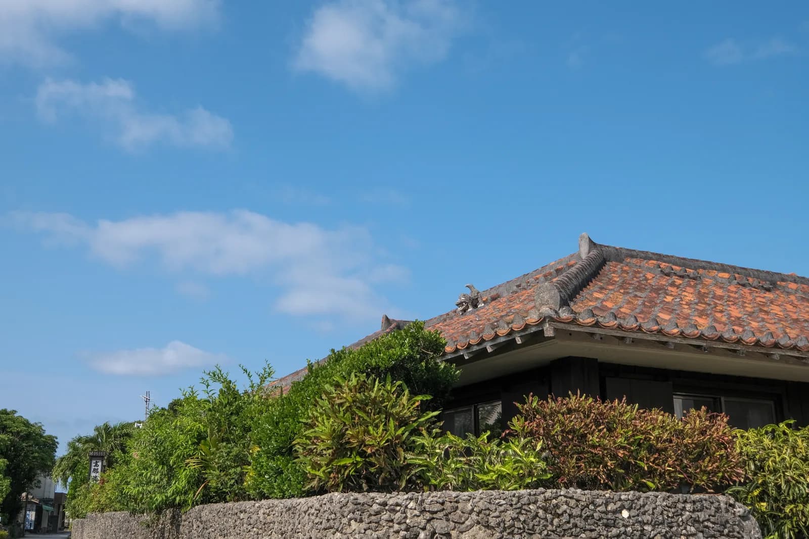 【竹富島】町並みの風景(別荘に関する記事のイメージ)