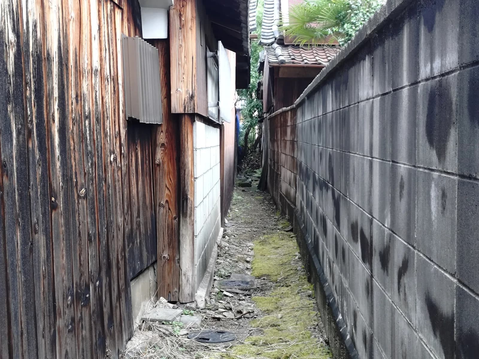 とても細い路地
