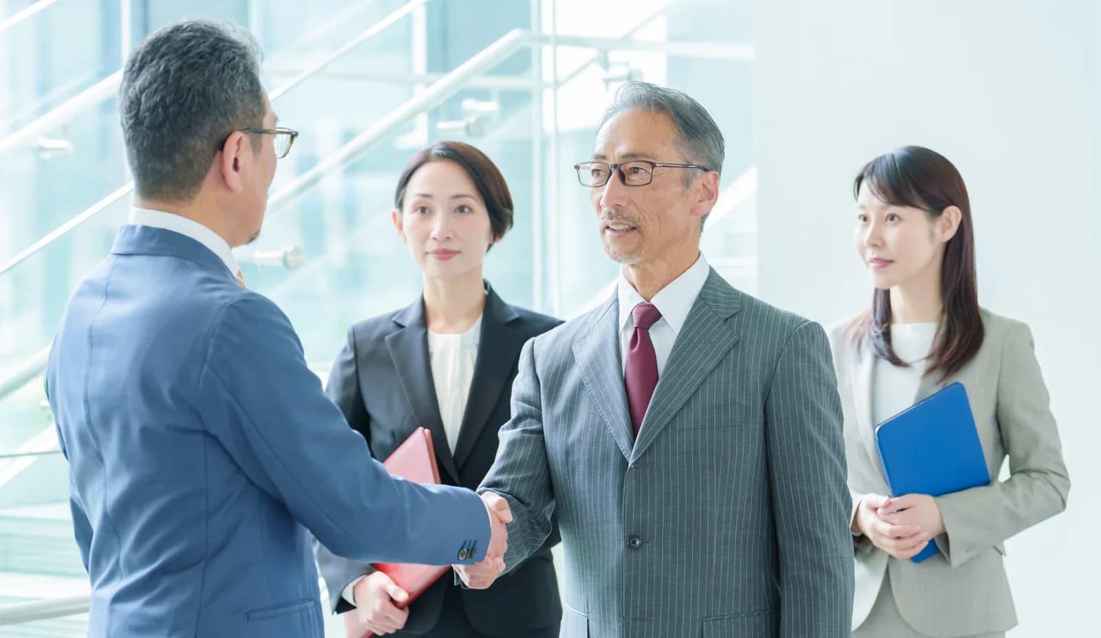 ビジネス 握手 提携 合意(借地権・底地に関する記事のイメージ)