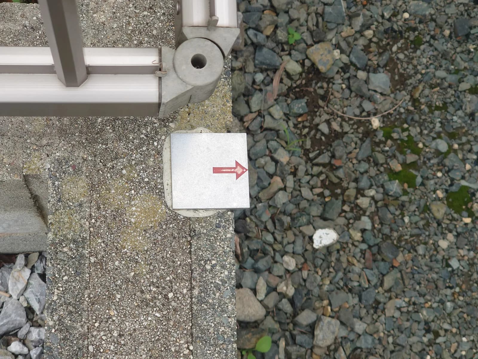 プレート型の境界標