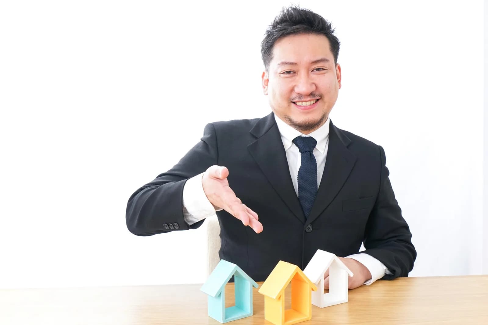 不動産会社のビジネスマン(不動産買取業者に関する記事のイメージ)