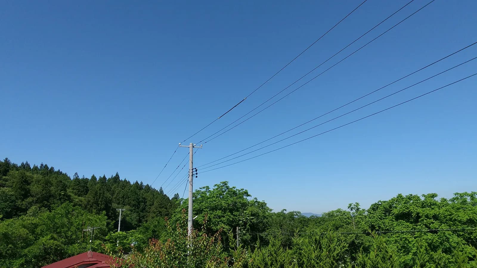 青空広がる里山風景(再建築不可・接道に関する記事のイメージ)