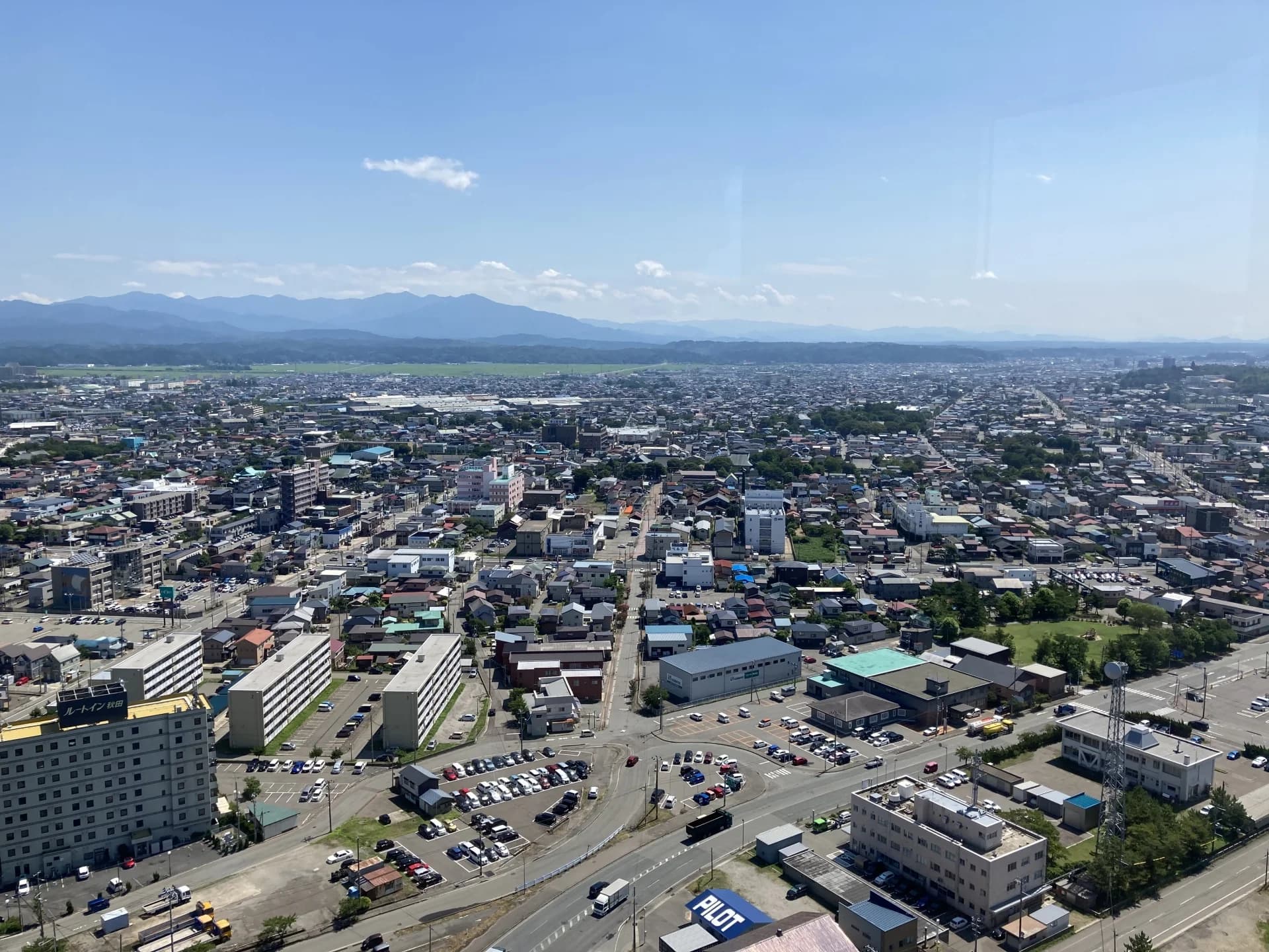 戸建て住宅が平野に広がる秋田市外旭川エリアの街並み(秋田の共有持分の買取のイメージ)