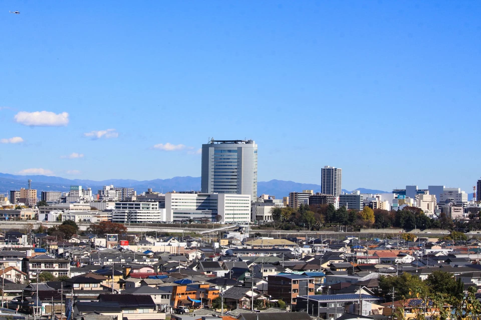 観音山から見た、戸建て住宅が広がる高崎市の街並み(群馬の共有持分の買取のイメージ)