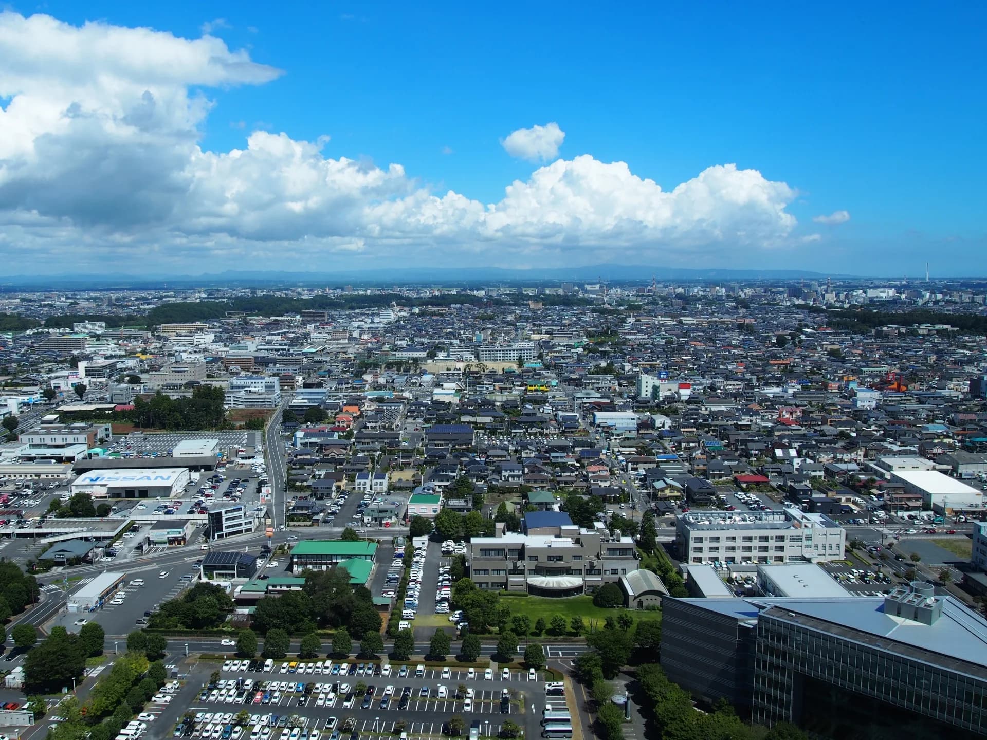 茨城県庁から見下ろした、戸建て住宅が広がる水戸の街並み(茨城の共有持分の買取のイメージ)