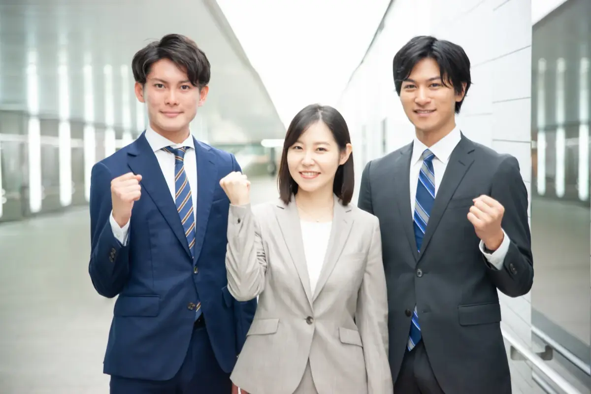 男女のビジネスパーソン（不動産買取業者に関する記事のイメージ）
