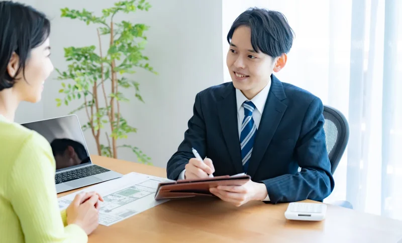 不動産営業マン（相続・登記に関する記事のイメージ）
