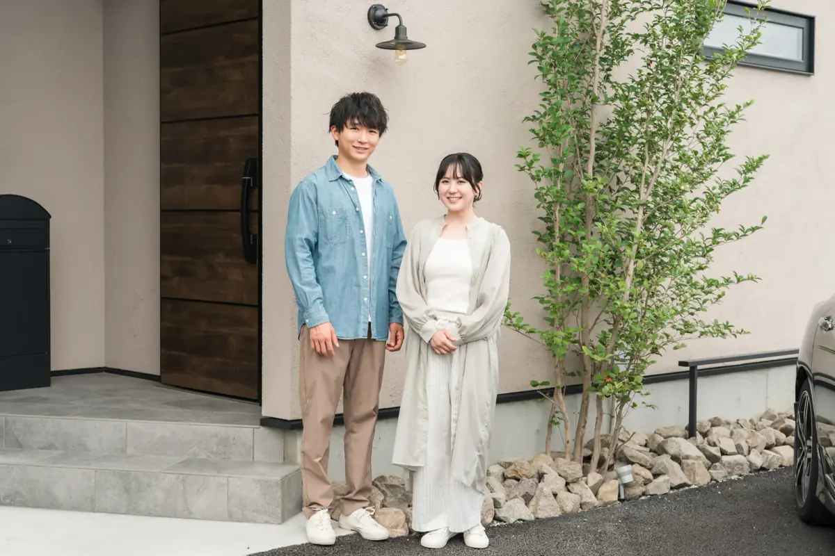 新築のマイホームを建てた夫婦・家族（事故物件に関する記事のイメージ）