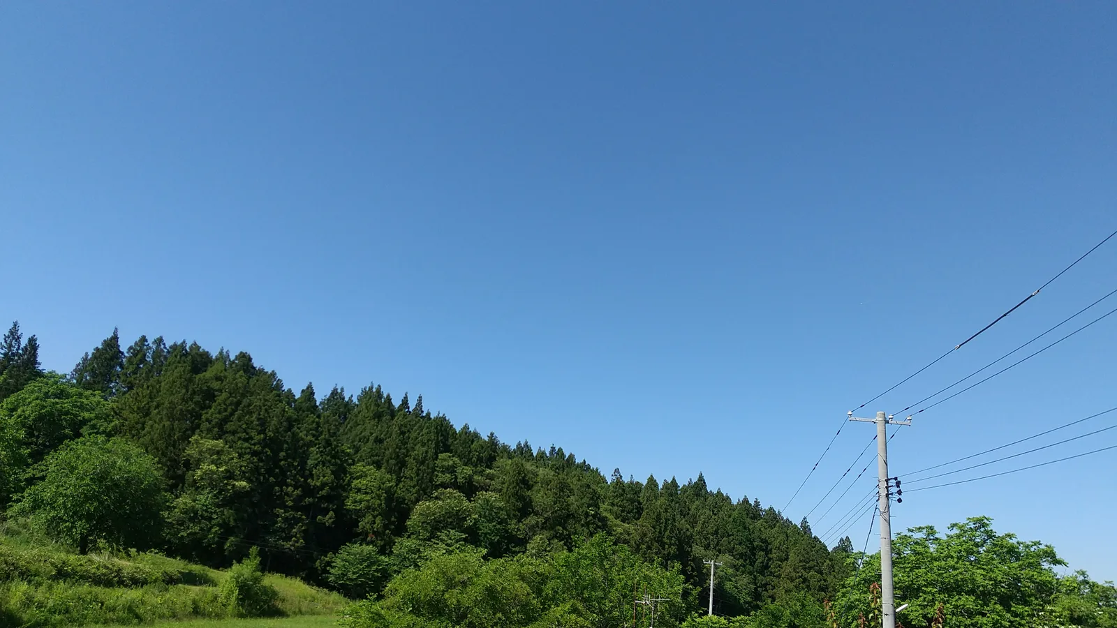 青空と稜線の風景(再建築不可・接道に関する記事のイメージ)